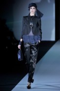 desfile-giorgioarmani-milaoverao2011rtw-113