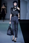 desfile-giorgioarmani-milaoverao2011rtw-118