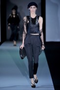 desfile-giorgioarmani-milaoverao2011rtw-120