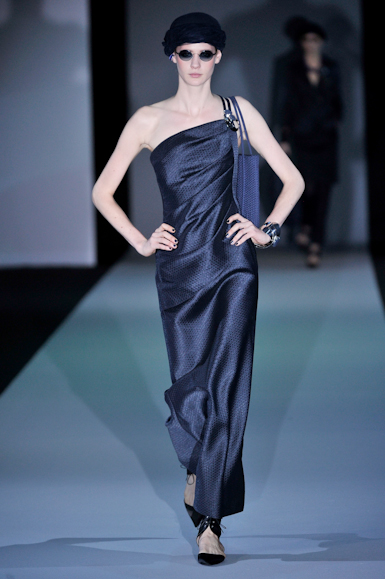 desfile-giorgioarmani-milaoverao2011rtw-128