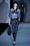 desfile-giorgioarmani-milaoverao2011rtw-131