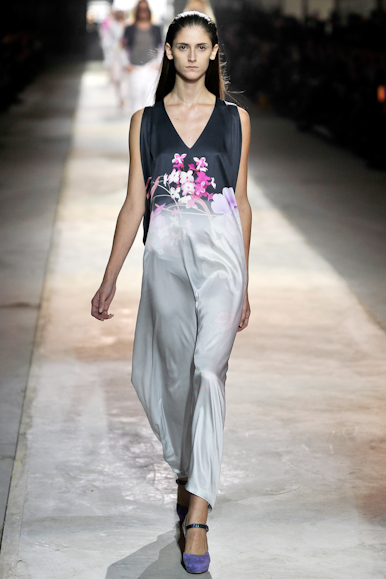 desfile-driesvannoten-parisverao2011rtw-112