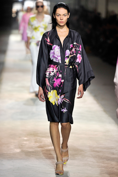 desfile-driesvannoten-parisverao2011rtw-116