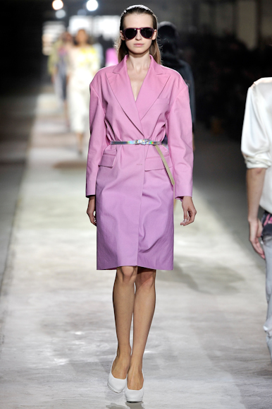 desfile-driesvannoten-parisverao2011rtw-118