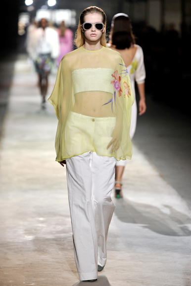 desfile-driesvannoten-parisverao2011rtw-121