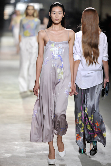 desfile-driesvannoten-parisverao2011rtw-126