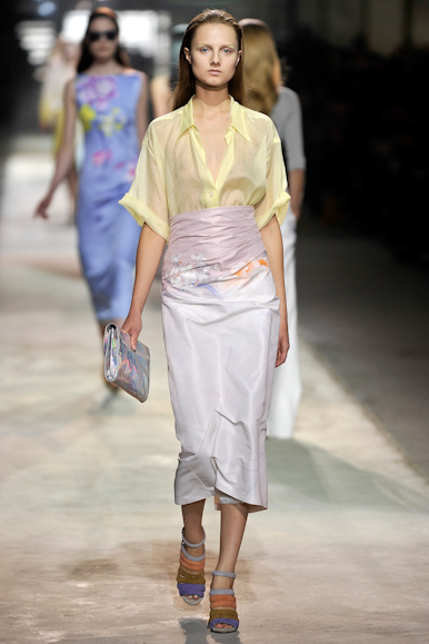 desfile-driesvannoten-parisverao2011rtw-128