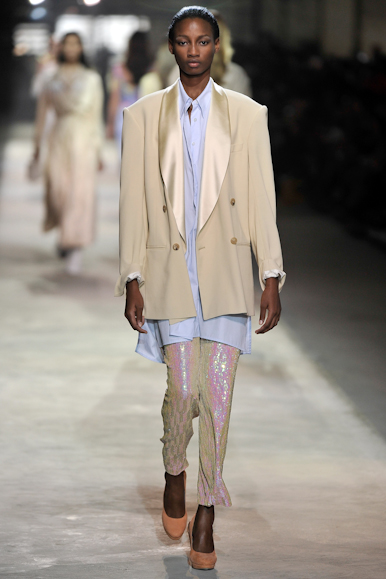 desfile-driesvannoten-parisverao2011rtw-133