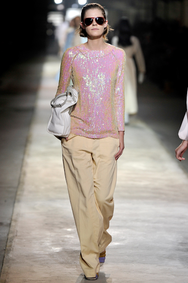 desfile-driesvannoten-parisverao2011rtw-136