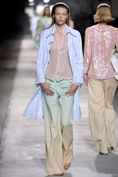 desfile-driesvannoten-parisverao2011rtw-137