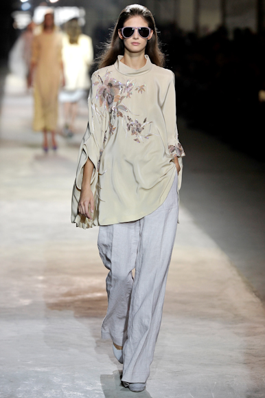 desfile-driesvannoten-parisverao2011rtw-141