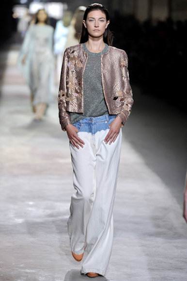 desfile-driesvannoten-parisverao2011rtw-143