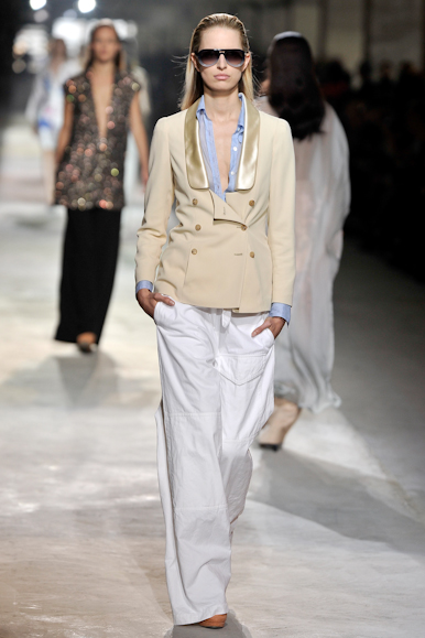 desfile-driesvannoten-parisverao2011rtw-145