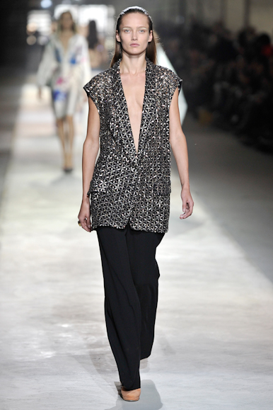 desfile-driesvannoten-parisverao2011rtw-146