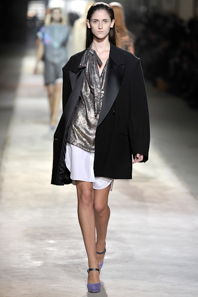 desfile-driesvannoten-parisverao2011rtw-148