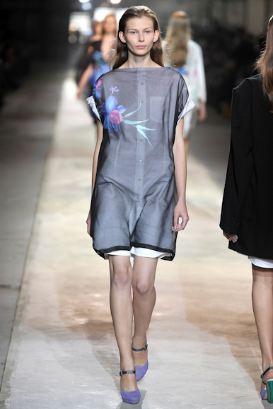 desfile-driesvannoten-parisverao2011rtw-149