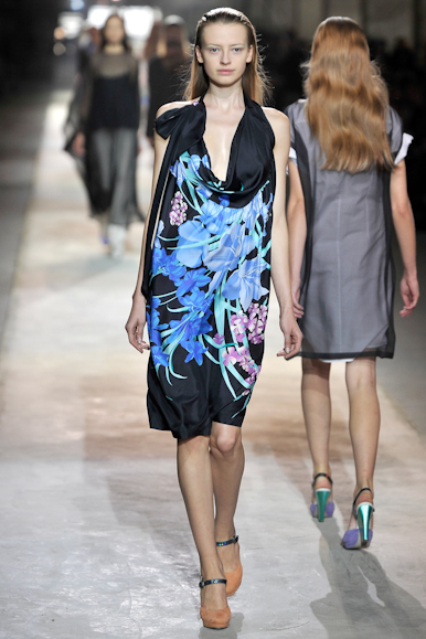 desfile-driesvannoten-parisverao2011rtw-150