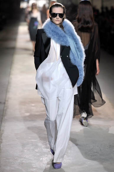 desfile-driesvannoten-parisverao2011rtw-152
