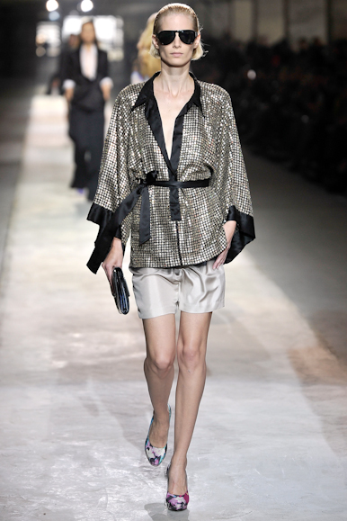 desfile-driesvannoten-parisverao2011rtw-155