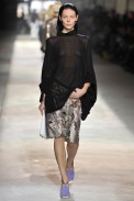 desfile-driesvannoten-parisverao2011rtw-157
