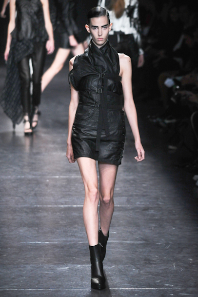 desfile-anndemeulemeester-parisverao2011rtw-110