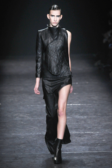 desfile-anndemeulemeester-parisverao2011rtw-113