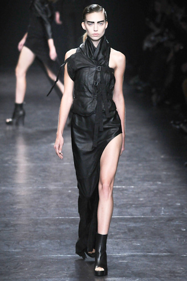 desfile-anndemeulemeester-parisverao2011rtw-123
