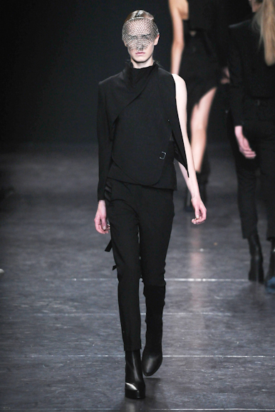desfile-anndemeulemeester-parisverao2011rtw-126