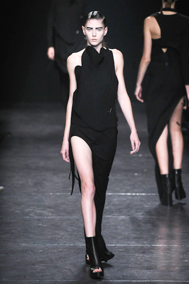 desfile-anndemeulemeester-parisverao2011rtw-129