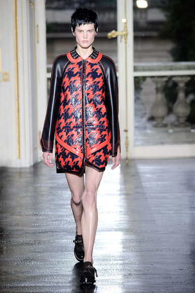 desfile-balenciaga-parisverao2011rtw-102