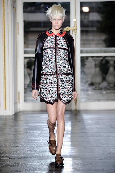 desfile-balenciaga-parisverao2011rtw-103