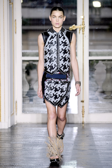 desfile-balenciaga-parisverao2011rtw-105