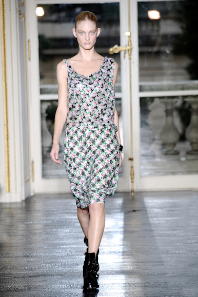 desfile-balenciaga-parisverao2011rtw-123