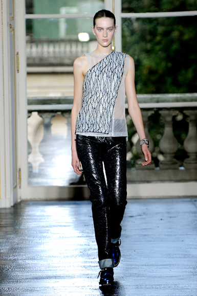 desfile-balenciaga-parisverao2011rtw-125