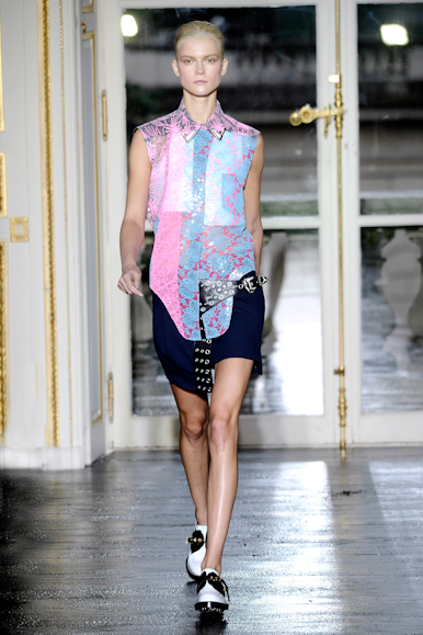 desfile-balenciaga-parisverao2011rtw-128