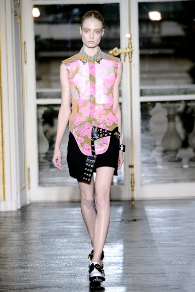 desfile-balenciaga-parisverao2011rtw-129