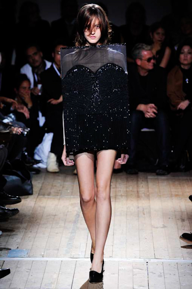 desfile-mmm-parisverao2011rtw-122