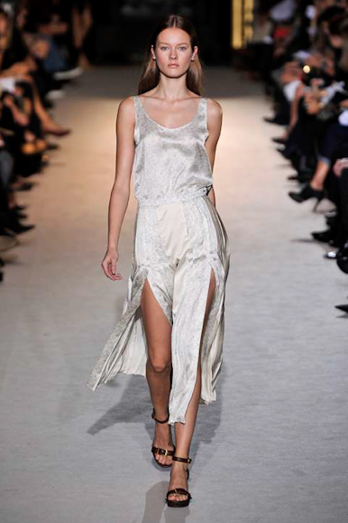 desfile-stellamc-parisverao2011rtw-123