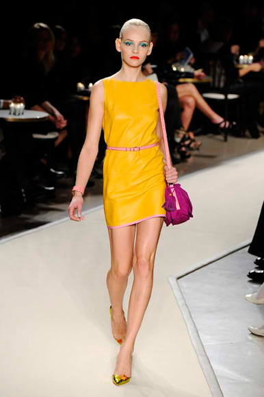 desfile-loewe-parisverao2011rtw-102