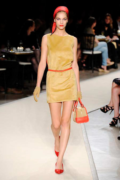 desfile-loewe-parisverao2011rtw-107
