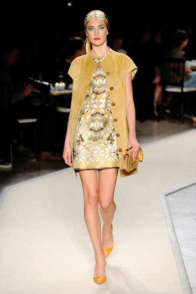 desfile-loewe-parisverao2011rtw-110