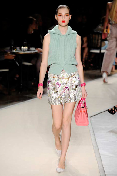 desfile-loewe-parisverao2011rtw-117