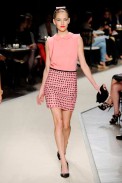 desfile-loewe-parisverao2011rtw-124