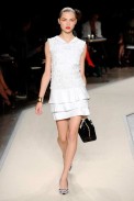 desfile-loewe-parisverao2011rtw-125