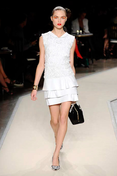 desfile-loewe-parisverao2011rtw-125