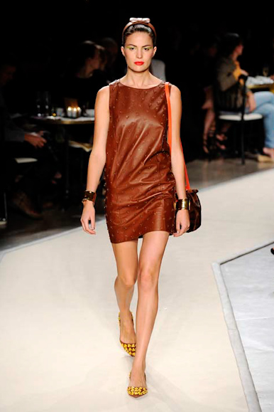 desfile-loewe-parisverao2011rtw-132