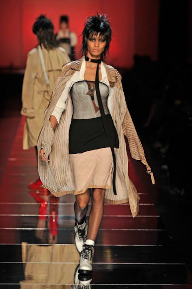 desfile-jpgaultier-parisverao2011rtw-124