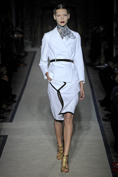desfile-ysl-parisverao2011rtw-101