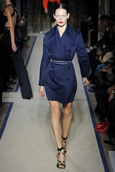 desfile-ysl-parisverao2011rtw-105