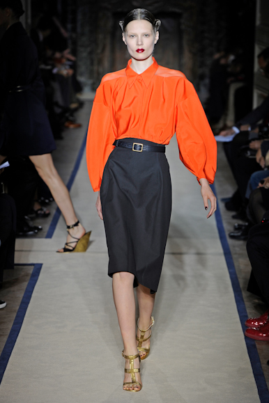 desfile-ysl-parisverao2011rtw-106